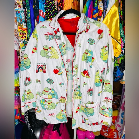 Nick and Nora Christmas frogs pajama top - Picture 1 of 9